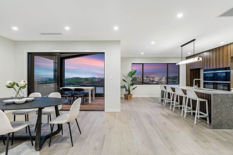 Photo of property in 29 Kumukumu Road, Long Bay, Auckland, 0630