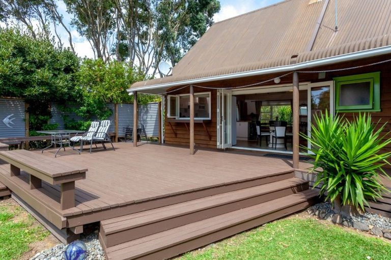 Photo of property in 127 Mckellar Place, Whangamata, 3620