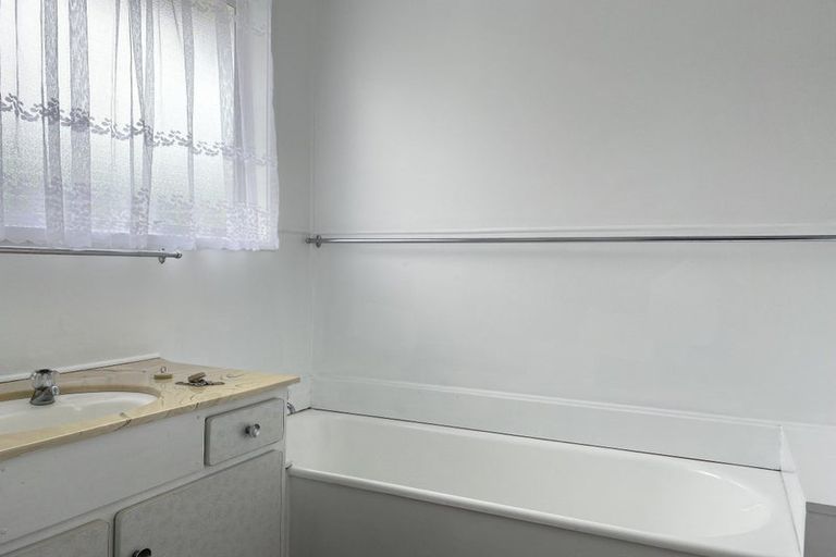 Photo of property in 94 Ferry Parade, Herald Island, Auckland, 0618