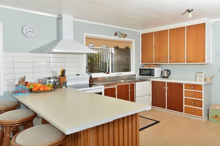 Photo of property in 30 Westview Grove, Miramar, Wellington, 6022