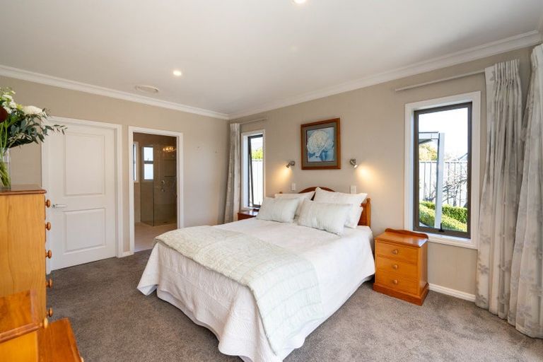Photo of property in 28 Whakatomo Place, Havelock North, 4130