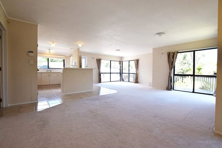 Photo of property in 3 Chardon Place, Henderson, Auckland, 0612