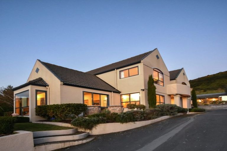 Photo of property in 18 Ribbonwood Close, Normanby, Dunedin, 9010