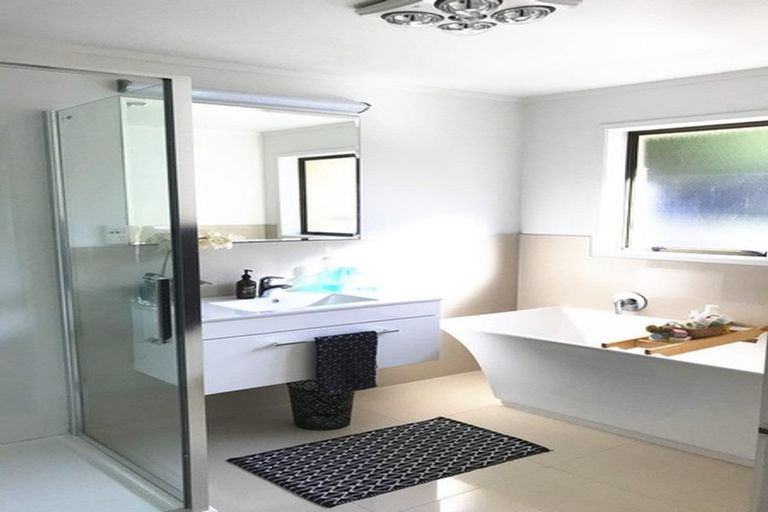 Photo of property in 1b Burford Place, Mellons Bay, Auckland, 2014