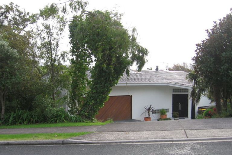 Photo of property in 4 Whitby Crescent, Mairangi Bay, Auckland, 0630