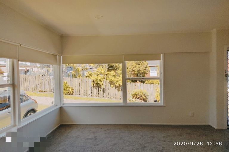 Photo of property in 1/4 Lynn Road, Bayview, Auckland, 0629
