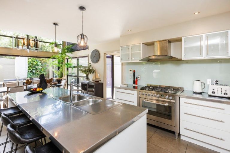 Photo of property in 143 Victoria Avenue, Hokowhitu, Palmerston North, 4410