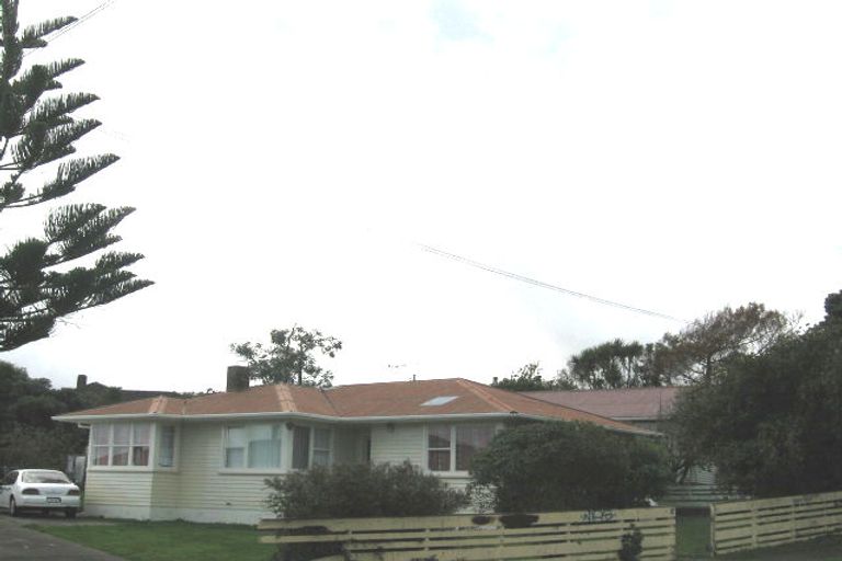 Photo of property in 15 Driver Crescent, Cannons Creek, Porirua, 5024