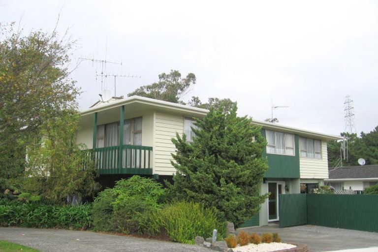 Photo of property in 139 Taylor Terrace, Tawa, Wellington, 5028