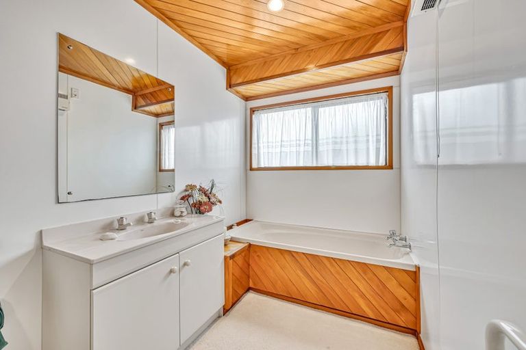 Photo of property in 22 Glucina Avenue, West Harbour, Auckland, 0618