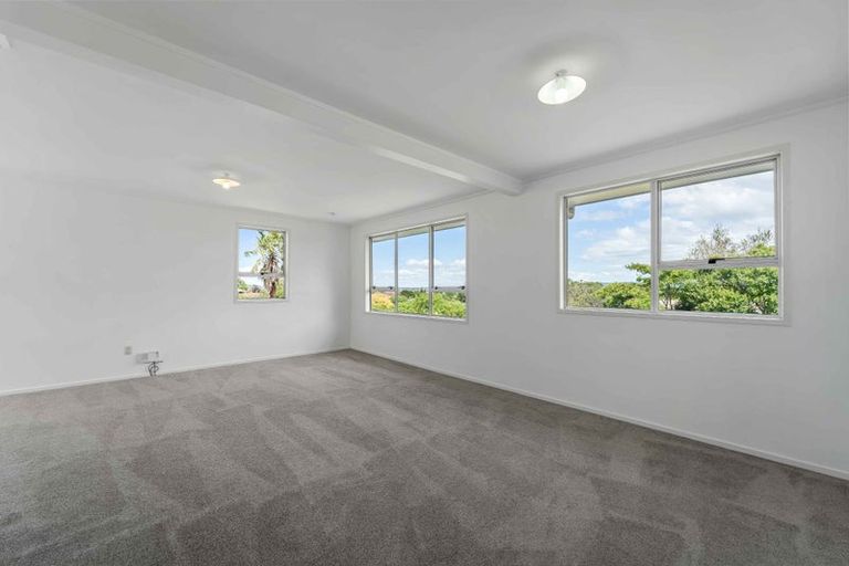 Photo of property in 38 Donovan Avenue, Massey, Auckland, 0614