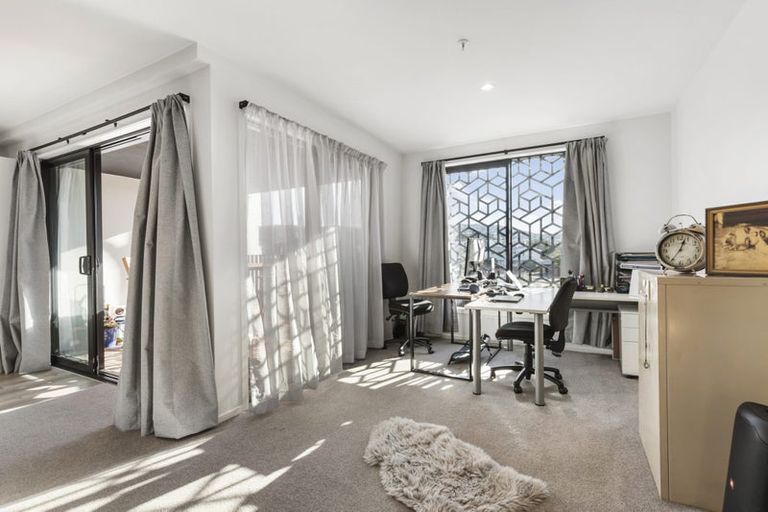 Photo of property in 202/2 Onepu Road, Kilbirnie, Wellington, 6022