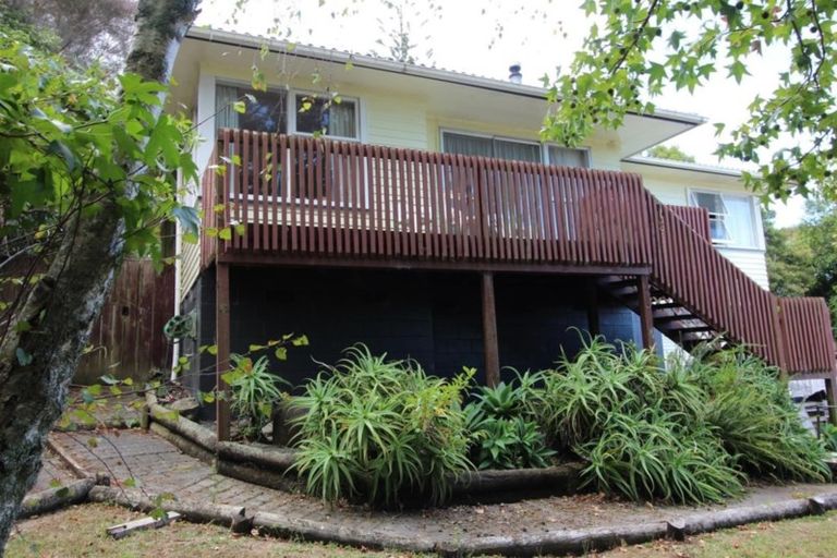 Photo of property in 17 Temuri Place, Glendene, Auckland, 0602