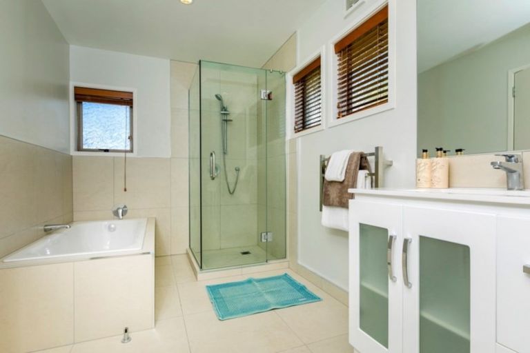 Photo of property in 44 Kowhai Road, Campbells Bay, Auckland, 0630