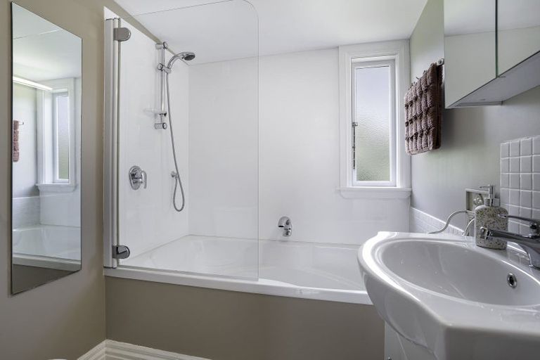 Photo of property in 120 Regent Street, Martinborough, 5711