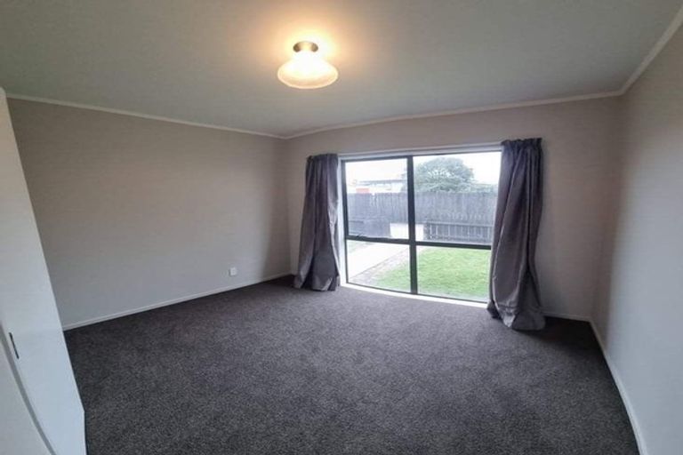Photo of property in 1/11 Blackgate Place, Weymouth, Auckland, 2103