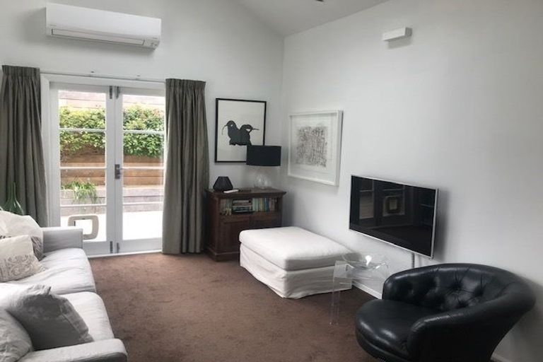 Photo of property in 92 Elizabeth Street, Mount Victoria, Wellington, 6011