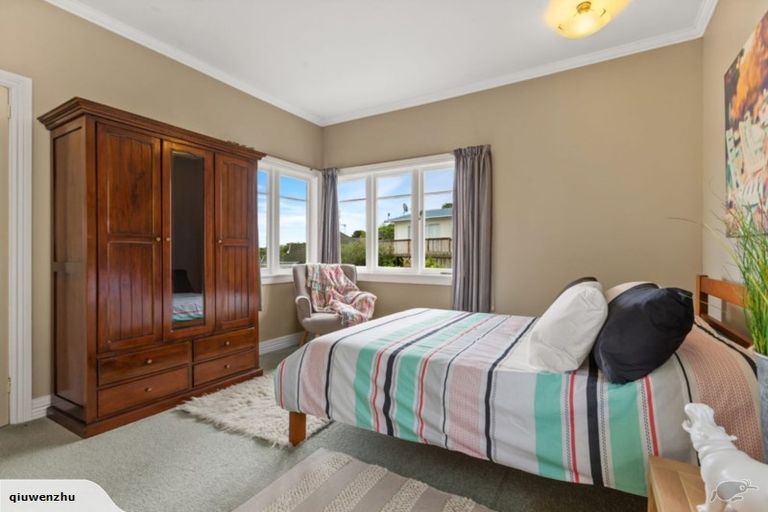 Photo of property in 1 Rubens Lane, West Harbour, Auckland, 0618