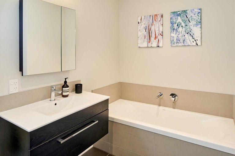 Photo of property in 9/6 Oswald Crescent, Paparangi, Wellington, 6037