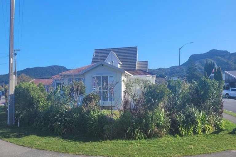Photo of property in 28 Cambridge Street, Tawa, Wellington, 5028