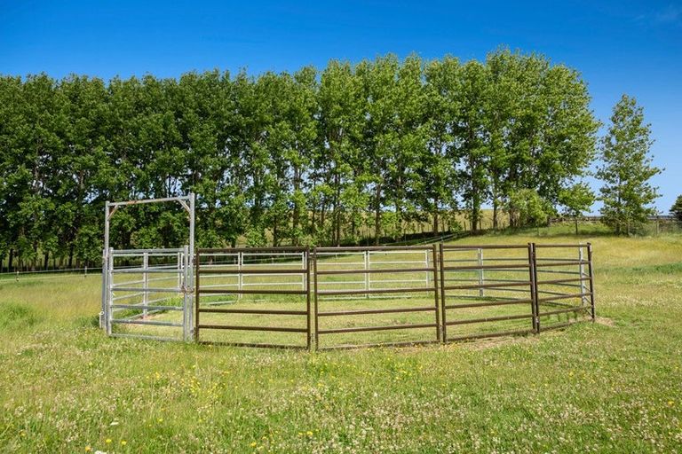 Photo of property in 47 Crosland Road, South Head, Helensville, 0874