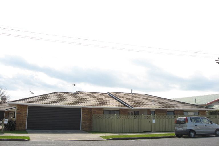 Photo of property in 36 Fulford Street, New Plymouth, 4310