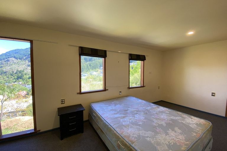 Photo of property in 16 Mackinnon Terrace, Sunshine Bay, Queenstown, 9300