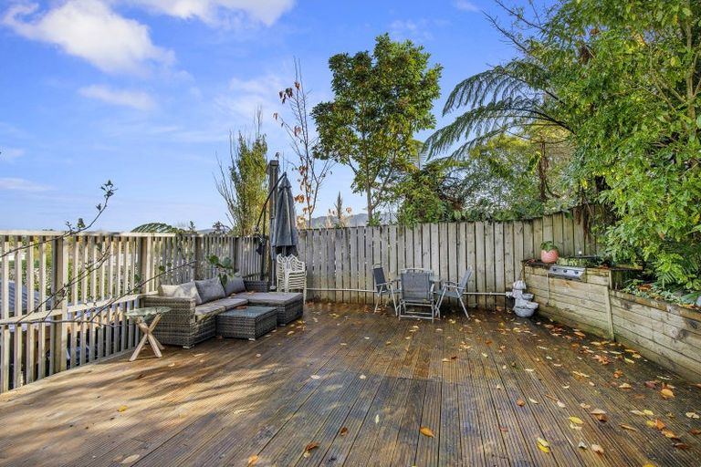 Photo of property in 27 Edelweiss Grove, Timberlea, Upper Hutt, 5018