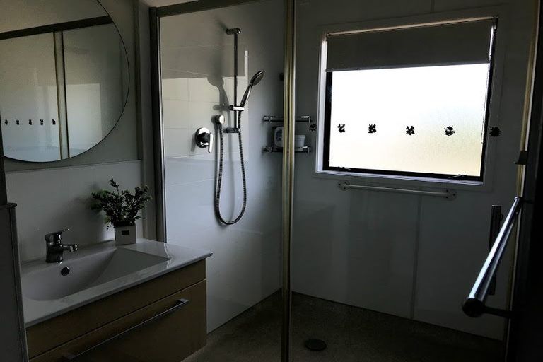 Photo of property in 2 Kingfisher Way, Te Kowhai, Hamilton, 3288