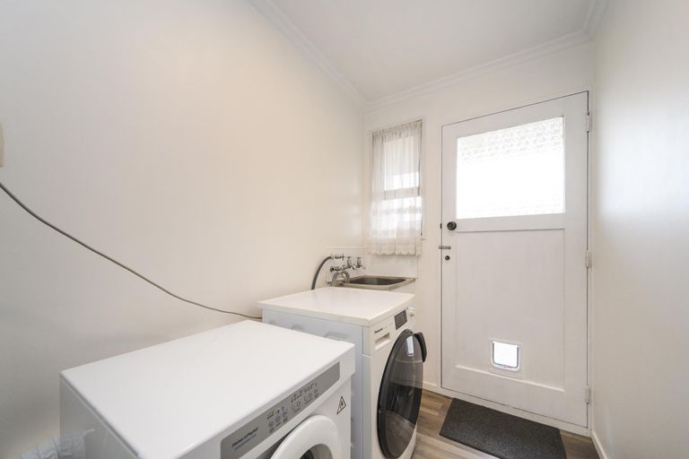 Photo of property in 40 Suzanne Grove, Kelvin Grove, Palmerston North, 4414