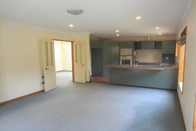 Photo of property in 1/5 Chateau Drive, Burnside, Christchurch, 8053