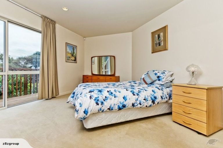 Photo of property in 37 Lorikeet Place, Unsworth Heights, Auckland, 0632