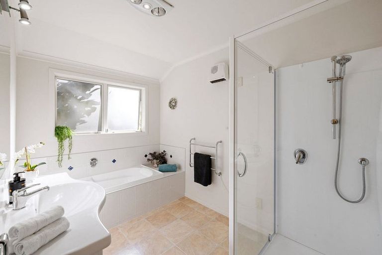 Photo of property in 11 Norfolk Drive, Cambridge, 3434