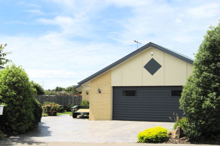 Photo of property in 5 Wendy Place, Heathcote Valley, Christchurch, 8022