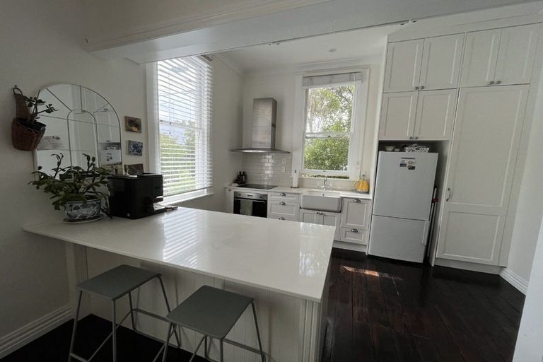 Photo of property in 49 Aurora Terrace, Kelburn, Wellington, 6012