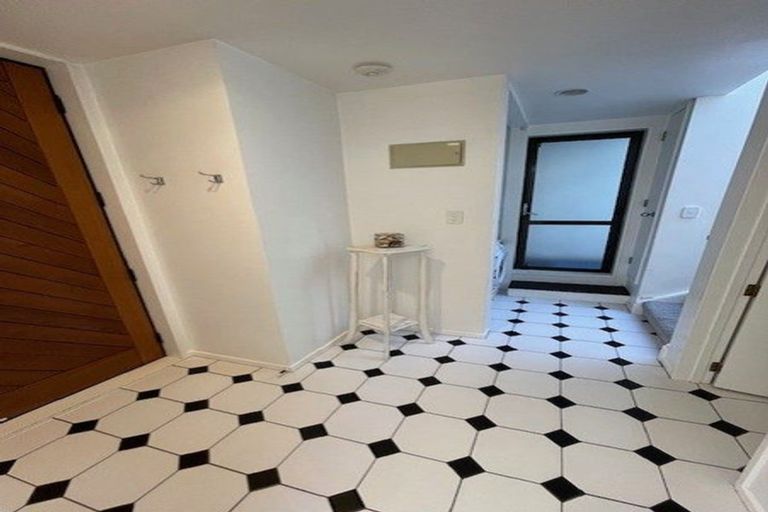 Photo of property in 2/12 Craig Road, Milford, Auckland, 0620