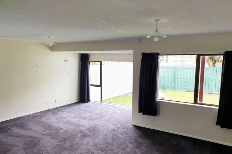 Photo of property in 2/17u Randwick Crescent, Moera, Lower Hutt, 5010