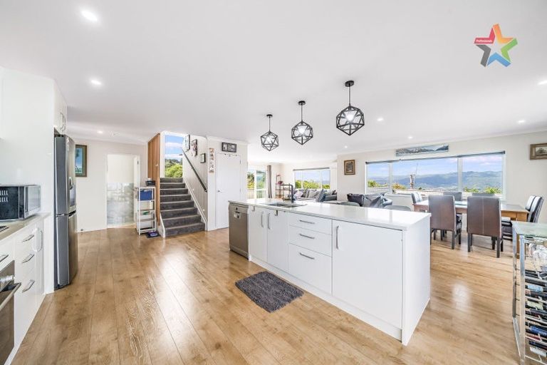 Photo of property in 2 Poto Road, Normandale, Lower Hutt, 5010
