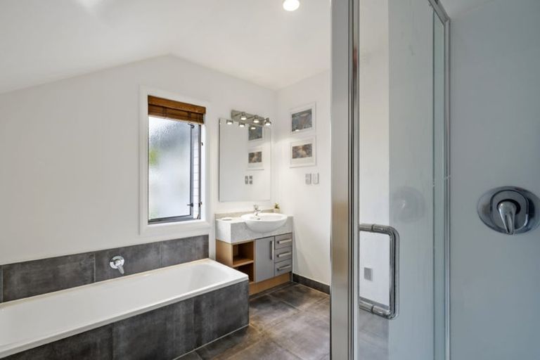 Photo of property in 2/7 Phillip Parade, Forrest Hill, Auckland, 0620