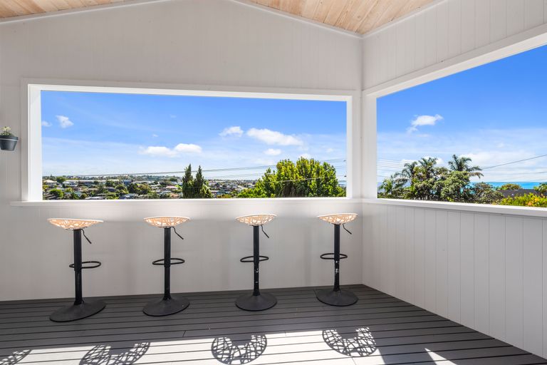 Photo of property in 1/33 Braemar Road, Rothesay Bay, Auckland, 0630