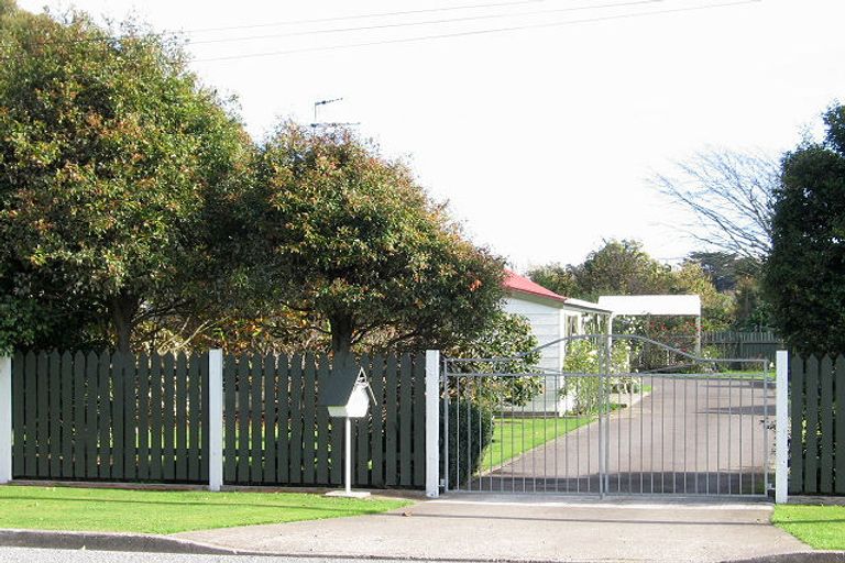 Photo of property in 36 Greenaway Road, Waikanae, 5036