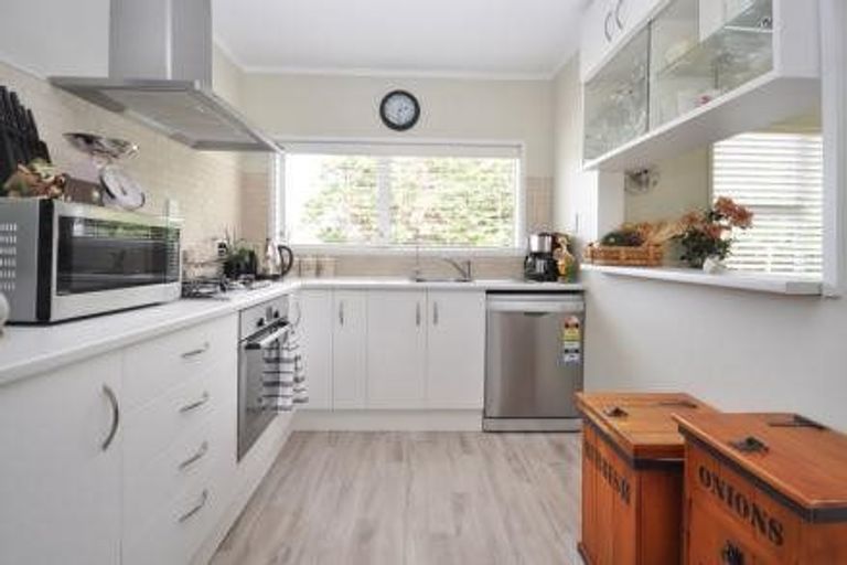 Photo of property in 43 Stella Drive, Clarks Beach, 2122