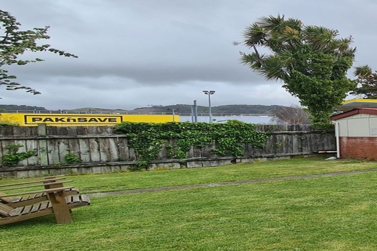 Photo of property in 28 Gibbons Street, Upper Hutt Central, Upper Hutt, 5018