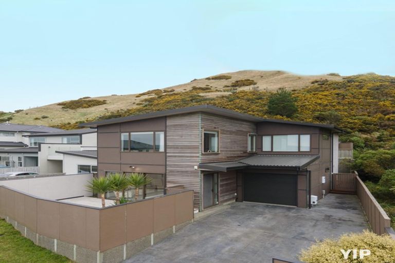 Photo of property in 21 Comber Place, Johnsonville, Wellington, 6037