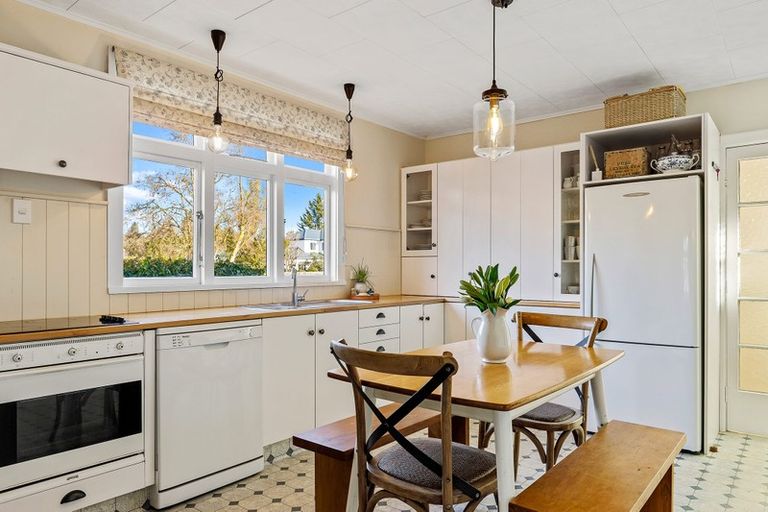 Photo of property in 14 Park Avenue, Oxford, 7430