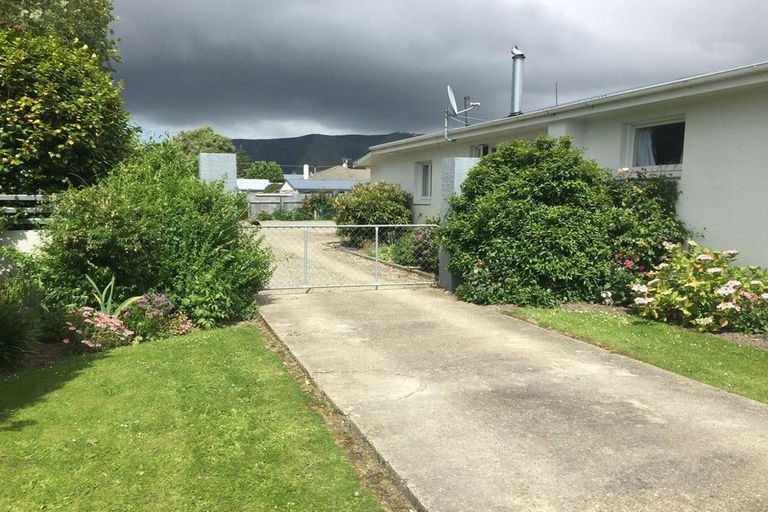 Photo of property in 15 Manse Street, Waimate, 7924