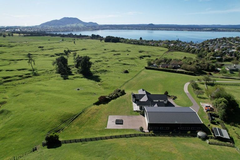 Photo of property in 28 Te Moenga Park, Acacia Bay, Taupo, 3330