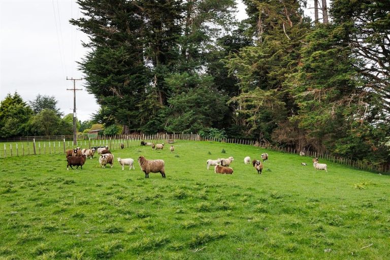 Photo of property in 375 Rangatira Road, Hunterville, 4786