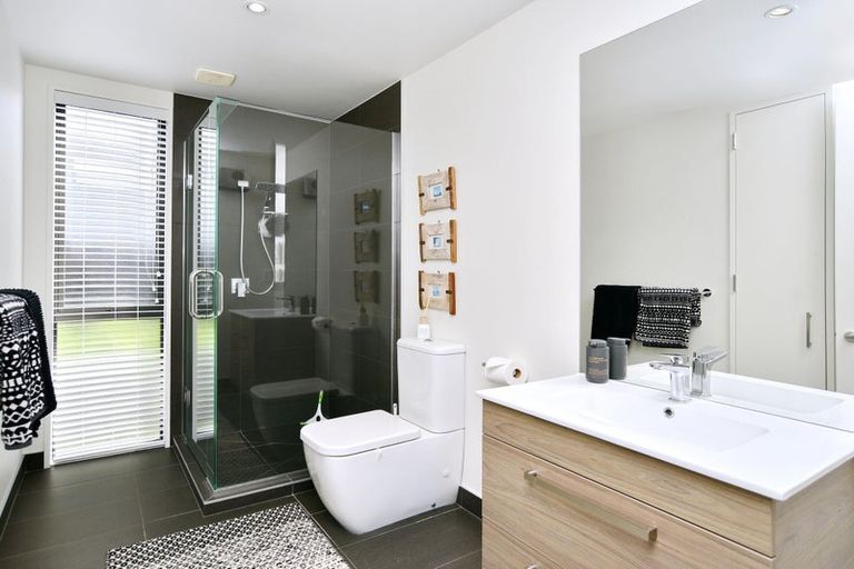 Photo of property in 102 Hills Road, Edgeware, Christchurch, 8013