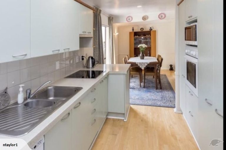 Photo of property in 6 Orinda Close, Botany Downs, Auckland, 2010